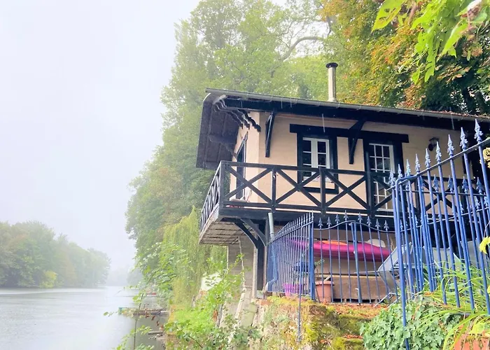 Le Chalet Bucolique Au Bord De L\'Eau